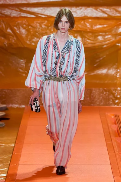 Look 9